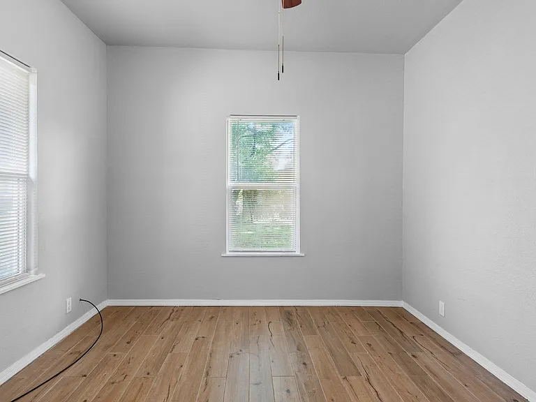 350 Barrett Pl — Photo 10