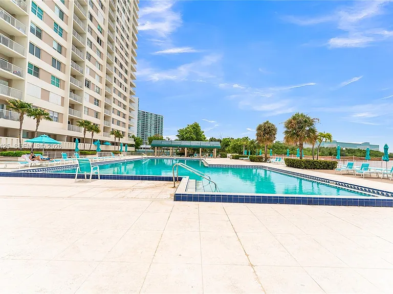 300 Bayview Dr #214 — Photo 45