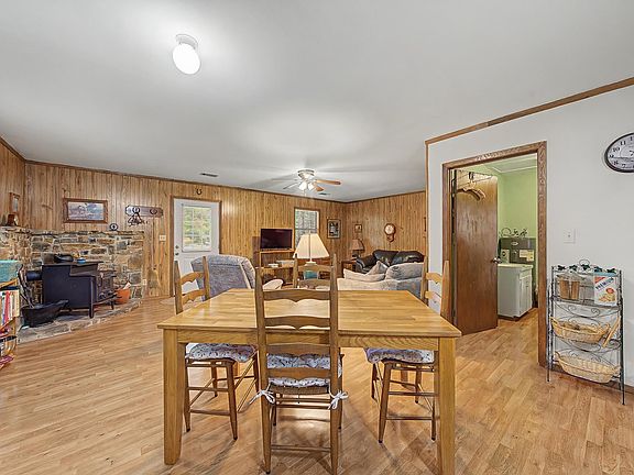 4th image of 127 Rusk Ln