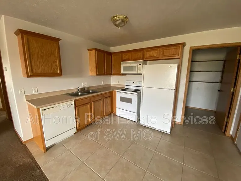 1090 W Red Ln — Photo 4