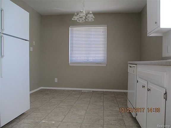 5th image of 3709 Elmhurst Ave
