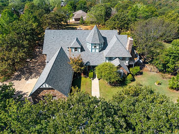 3rd image of 15594 Overlook Dr