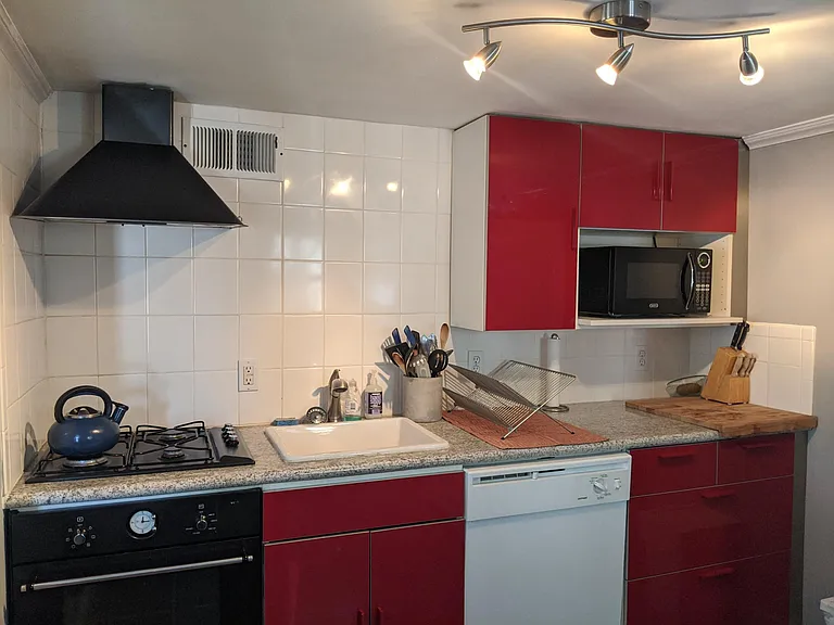 301 Webster St #A — Photo 1