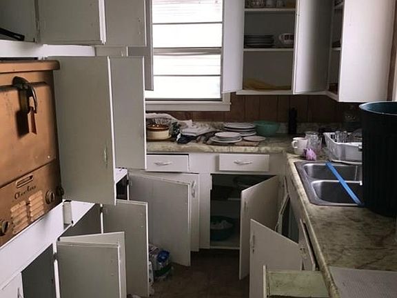 2nd image of 609 N T St
