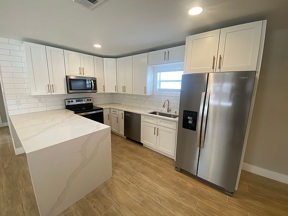4th image of 7009 Baywood Dr