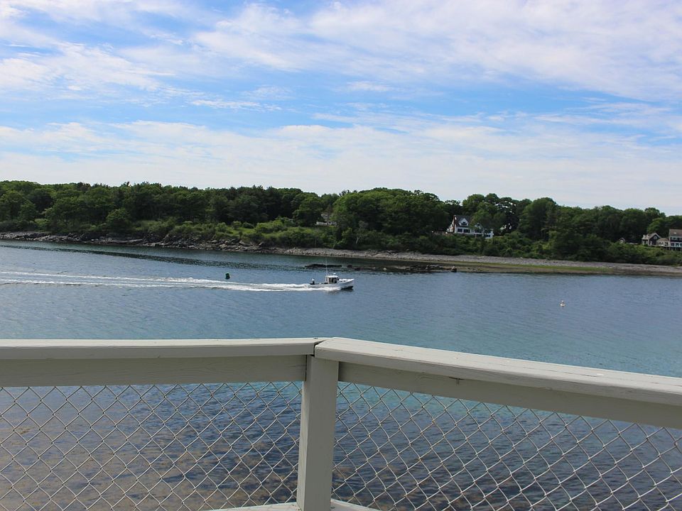 Watch the comings and goings of recreational and fishing boa