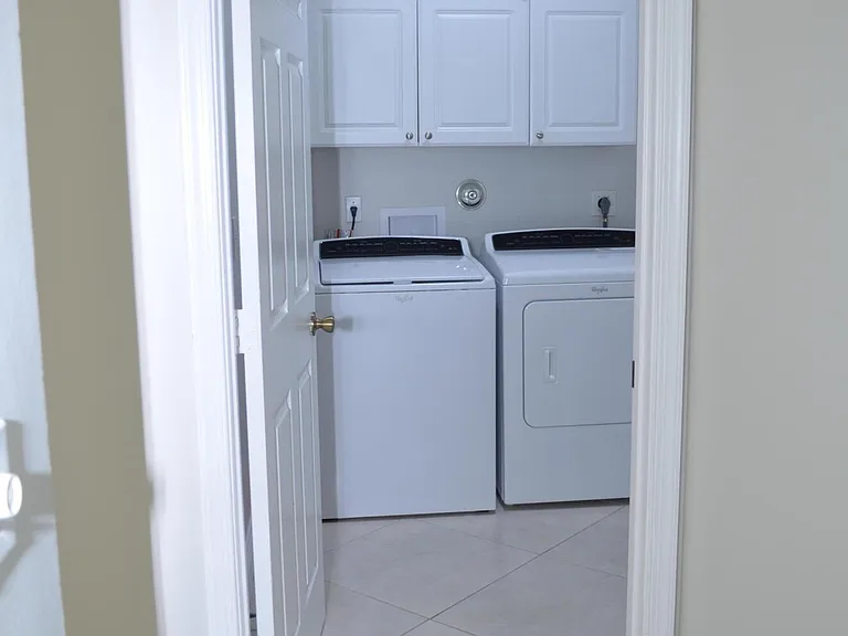 9242 Olmstead Dr — Photo 25