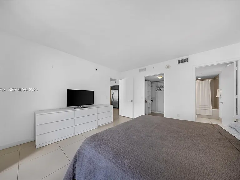 31 SE 6th St #907 — Photo 17