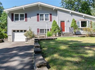 28 Woodvale Rd, Branford, CT 06405