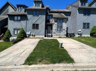 105 Foxfire Dr, Newark, DE 19711