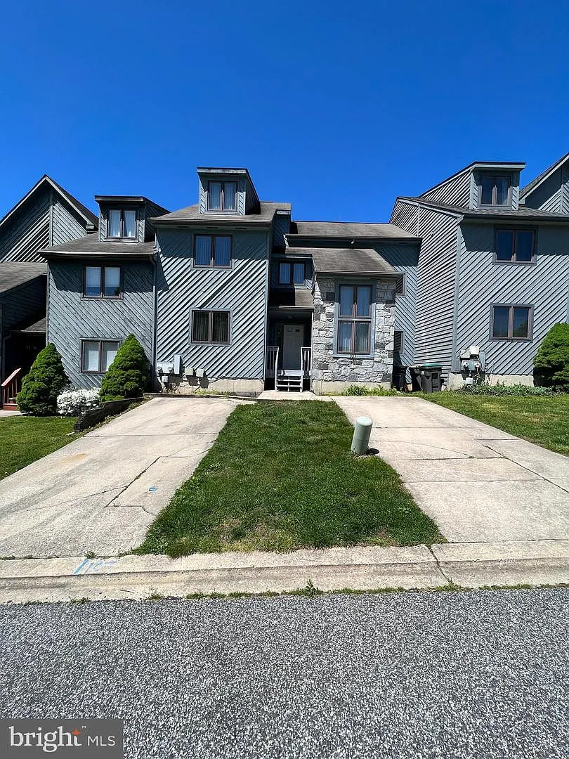 105 Foxfire Dr photo 1