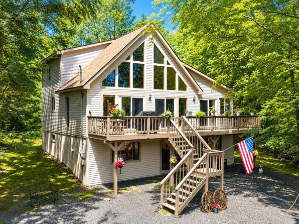 2507 Oak Ct, Lake Ariel, PA 18436