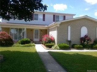 38663 Cottonwood Dr, Sterling Heights, MI 48310