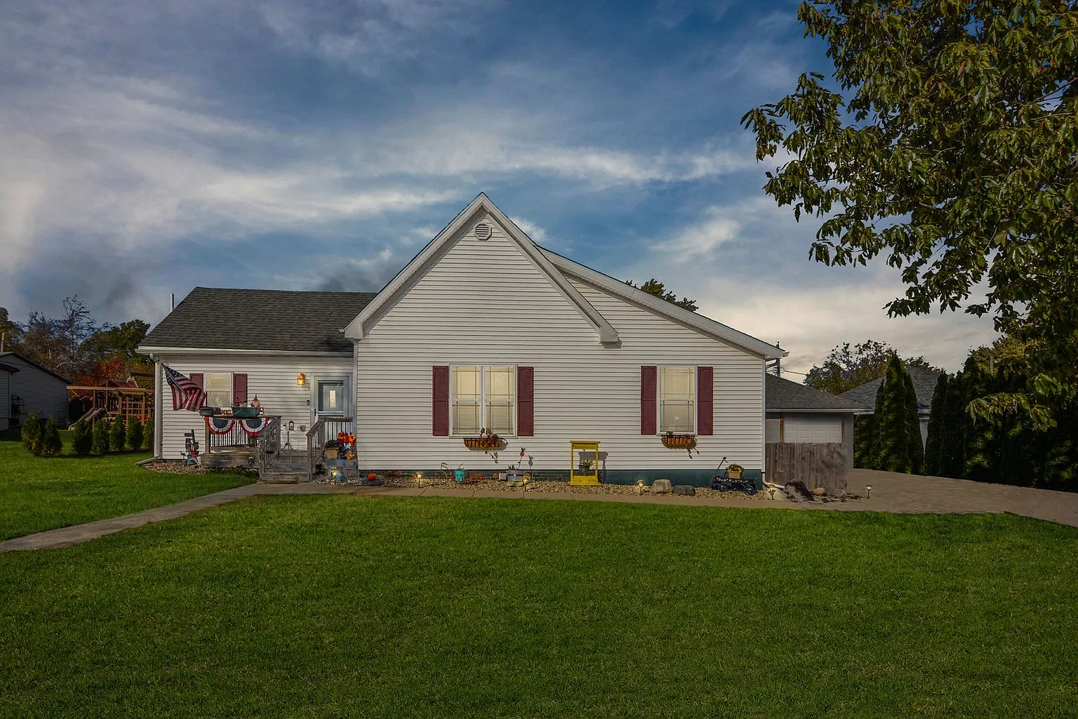 306 E Cherry St photo 1