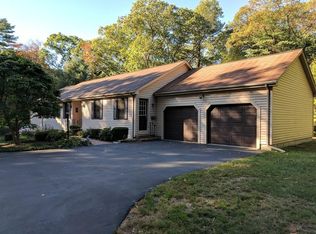 1 Foundry Pond Rd, Foxboro, MA 02035