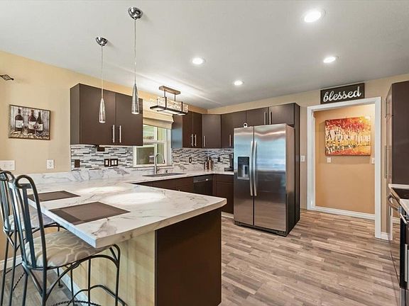 5th image of 17827 Fisher Pl