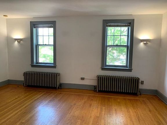 5th image of 102 Edgewood Ave #2