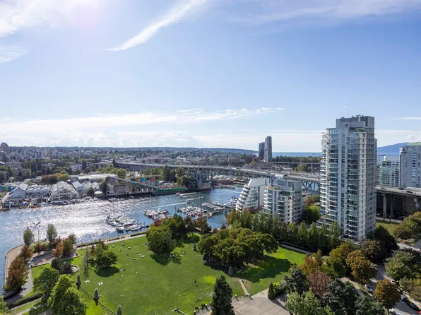 2505 Beach Cres #455, Vancouver, BC V6Z 3E5