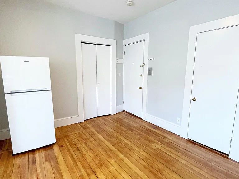 12 Muirhead St #2R — Photo 6