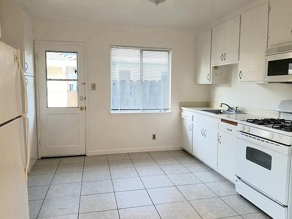 5th image of 164 S Pastoria Ave