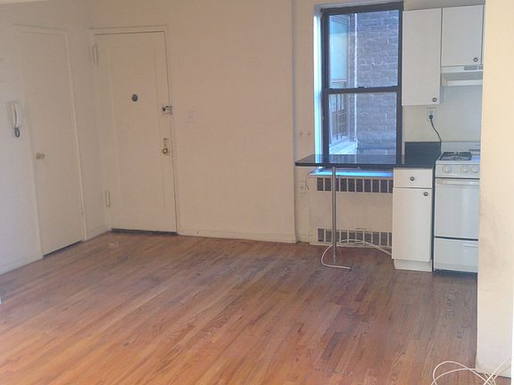 4th image of 125 Christopher St APT 3b
