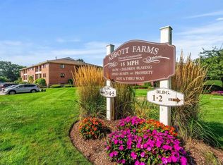 227 Abbott Farm Ln, Hudson, NH 03051