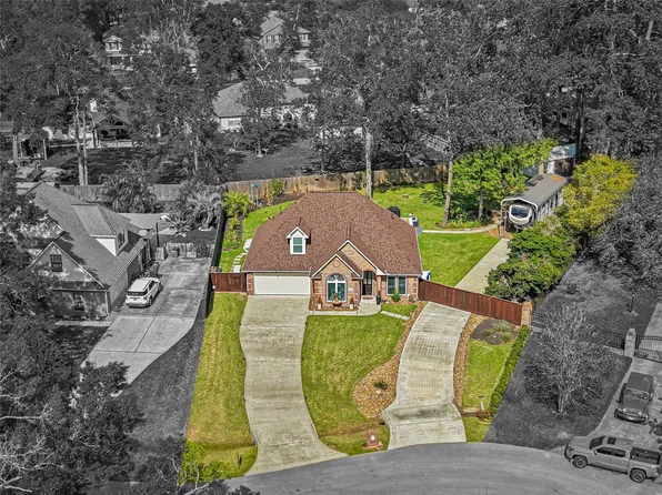 910 Apollo St, New Caney, TX 77357