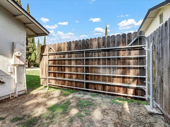 3705 S Valley Court, Visalia, CA 93277