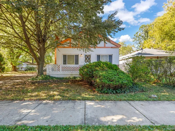 18485 Sumner, Redford, MI 48240