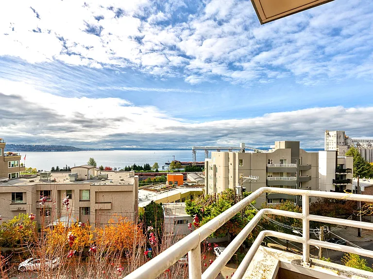 622 6th Ave W #501 — Photo 3
