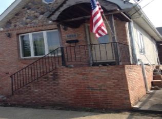 230 Elm Rd, Inwood, NY 11096