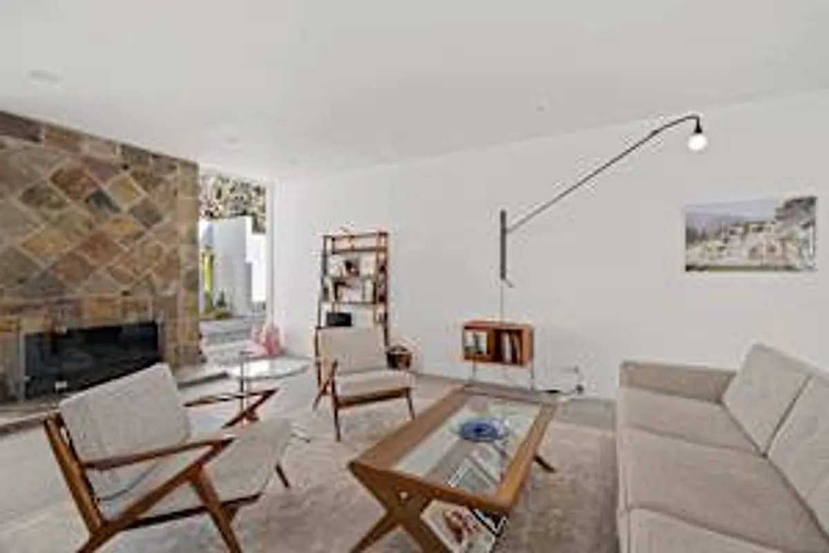 Building Photo - 400 E Valmonte Norte Belden Crst