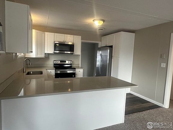 5th image of 416 Douglas St