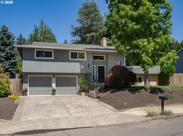 1360 Tamarisk Dr, West Linn, OR 97068
