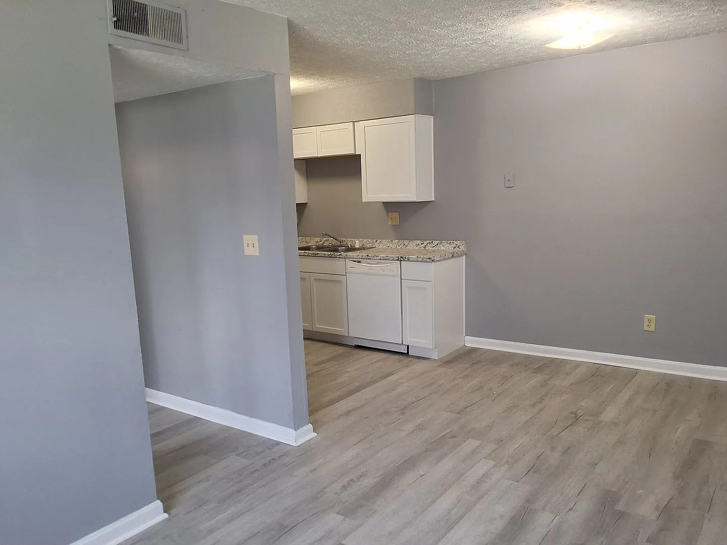 345 Elmwood Drive — Photo 4