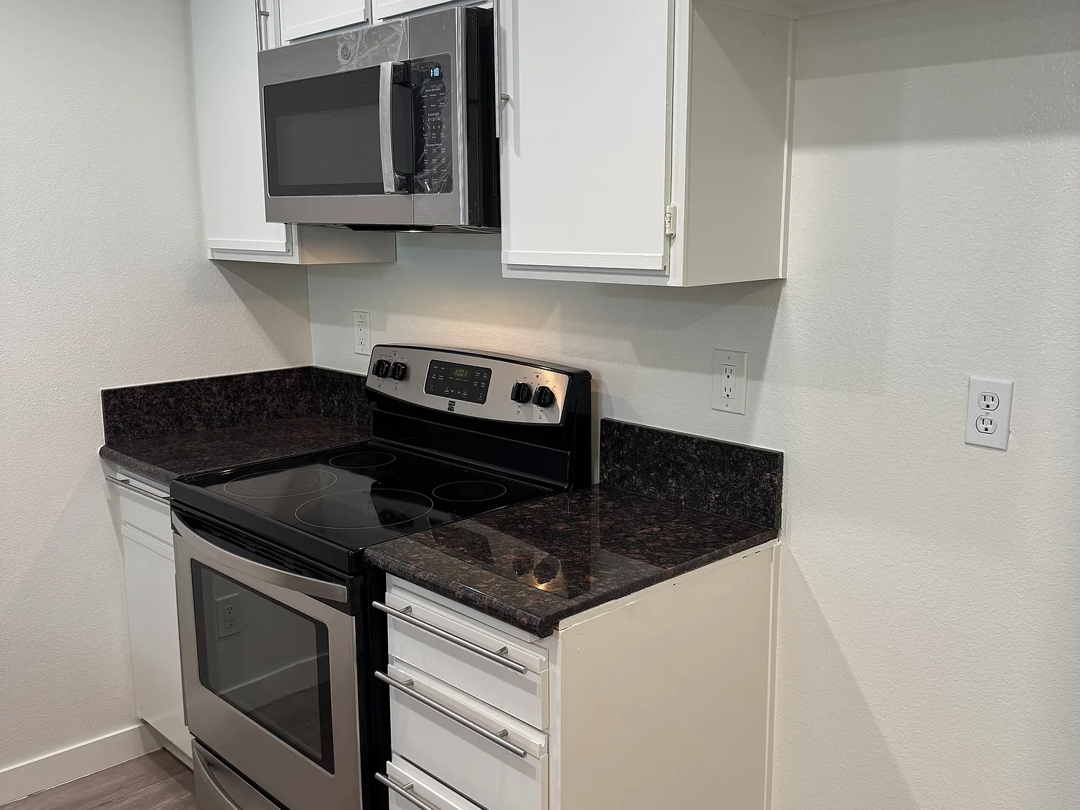 501 Palisades Drive — Photo 3