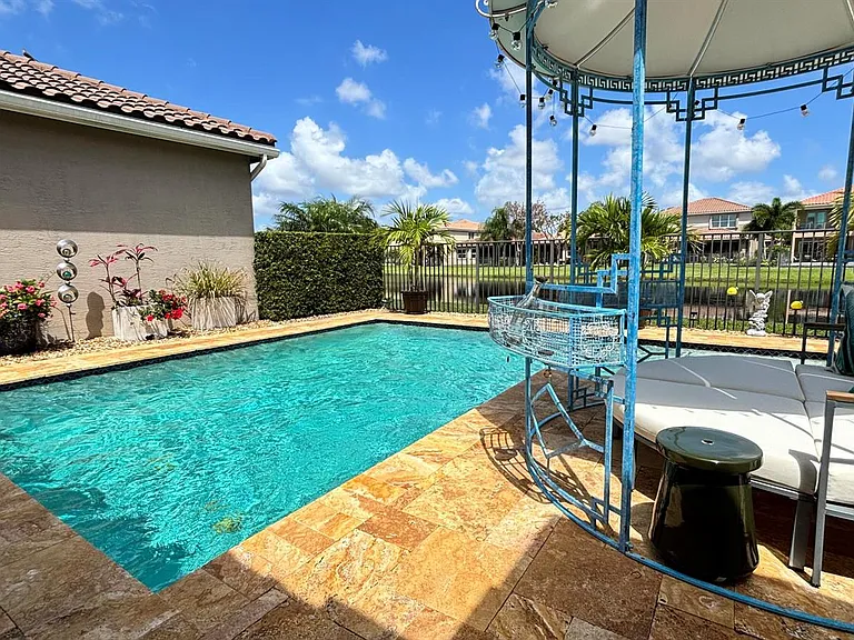 8219 Calabria Lakes Dr — Photo 30