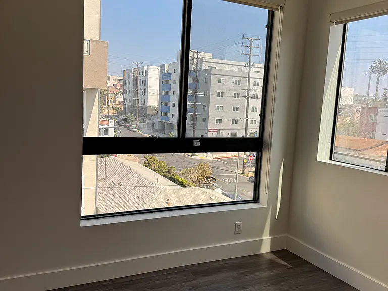 1046 S Serrano Ave #4 — Photo 15