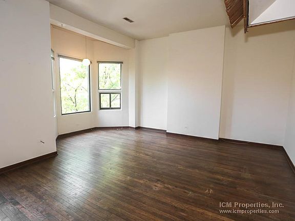 3rd image of 875 W Lill Ave #3D