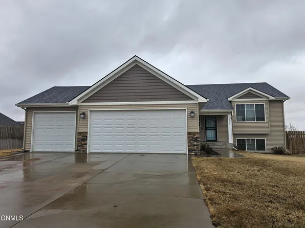 210 27th Ave NE, Watford City, ND 58854