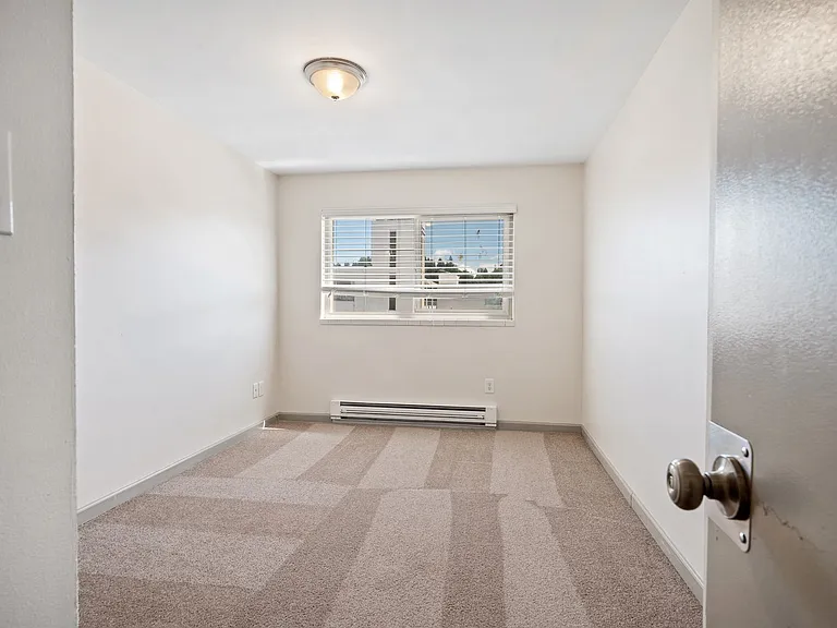 Alki Shores Apartments — Photo 25