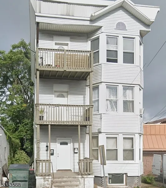 127 Newark Ave #3