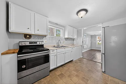 3219 Royalton Ave Photo 1