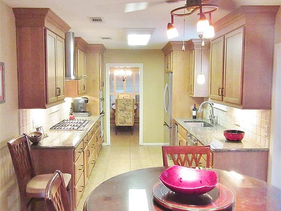 3rd image of 6075 Woodway Dr