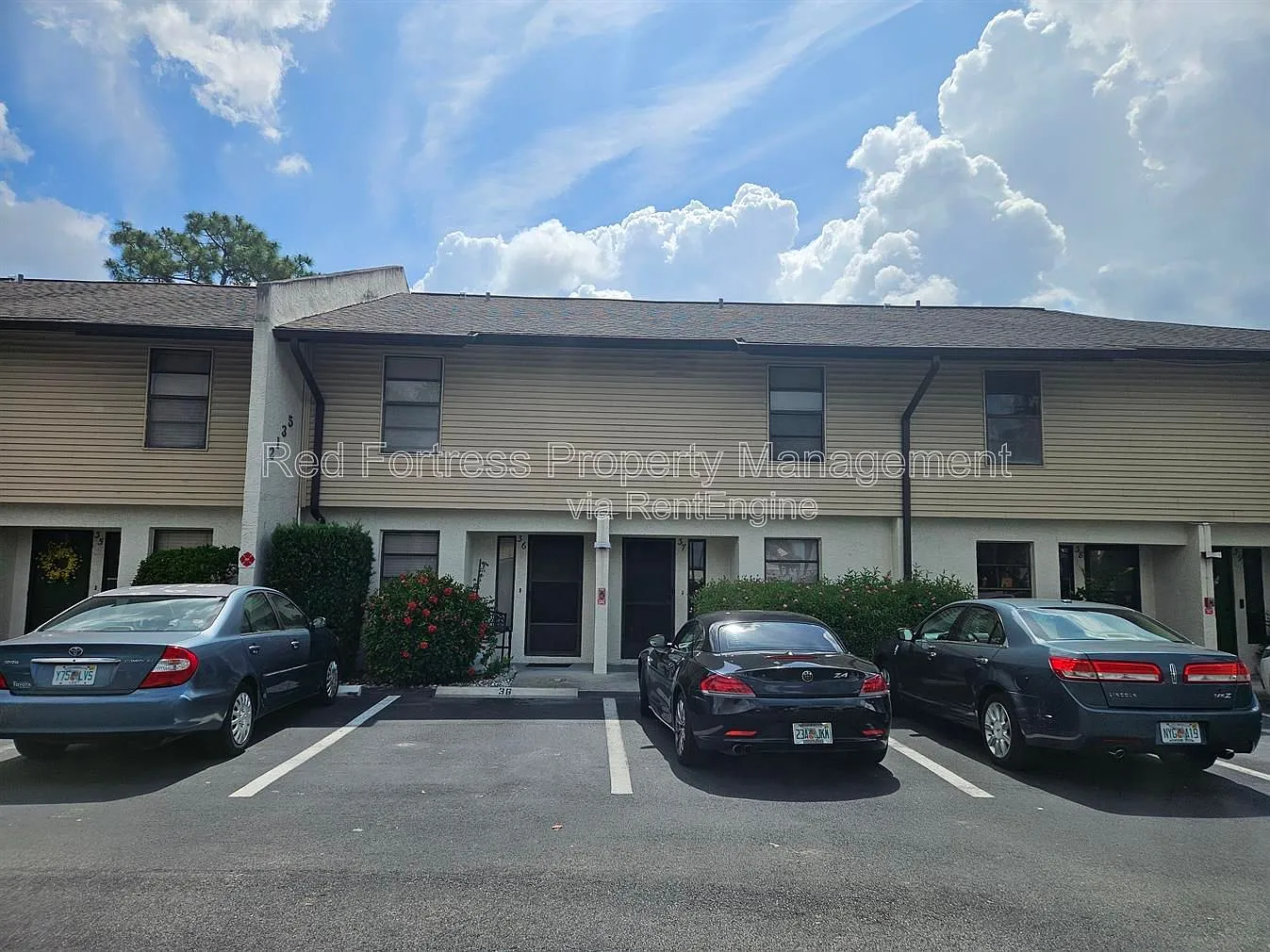 2 bed, 2.5 bath, 1114 sqft, $1,049 — Photo 3