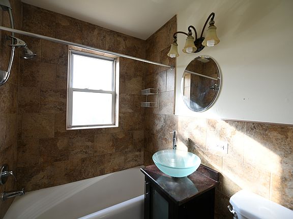 4th image of 2742 W Granville Ave #1