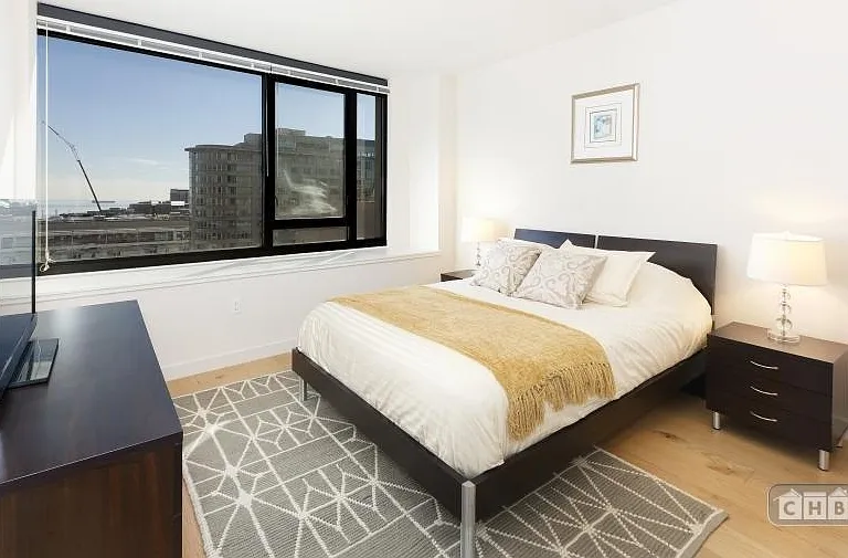 250 King St #676 — Photo 1