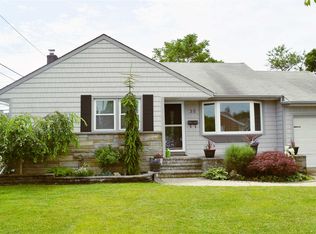 35 Cheryl Rd, Massapequa, NY 11758
