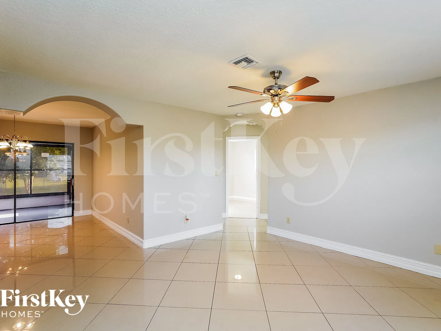 3 bed, 2.0 bath, 1238 sqft, $1,355 — Photo 2