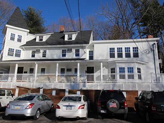 Great possibilities for furniture layout as seen by the above pictures.